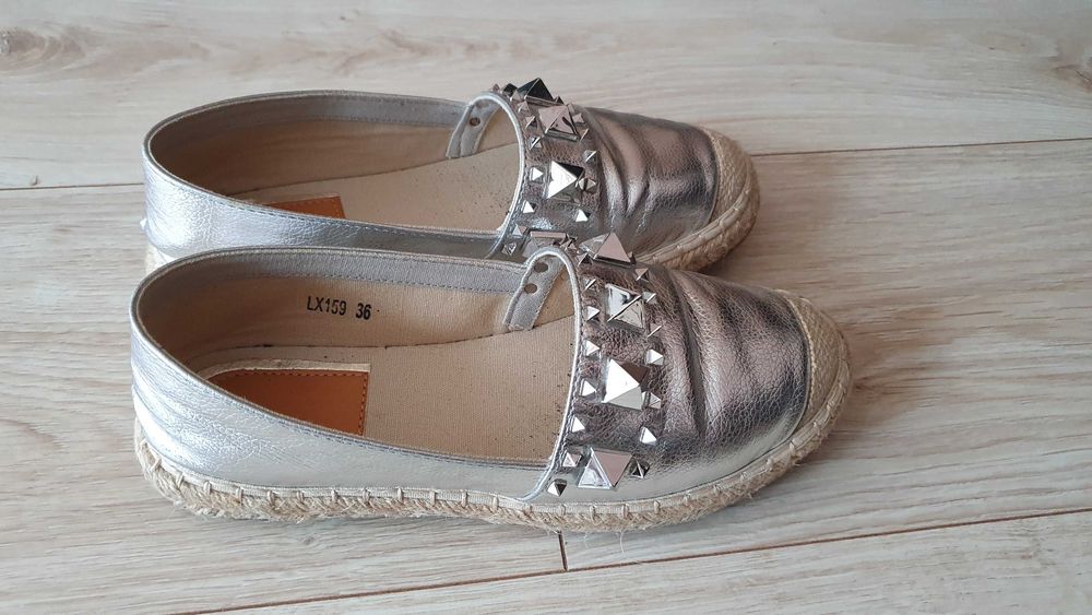 Srebrne błyszczące espadryle kolce lustrzane buty wiosenne buty