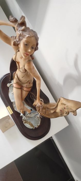 Estatueta em Marfinite