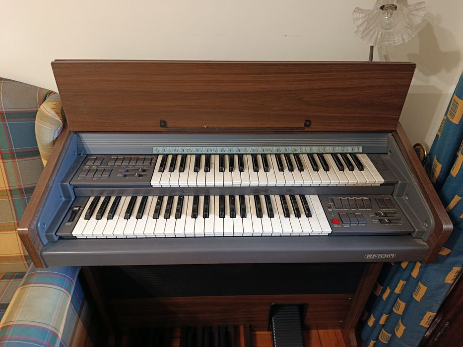 Órgão Bontempi antigo