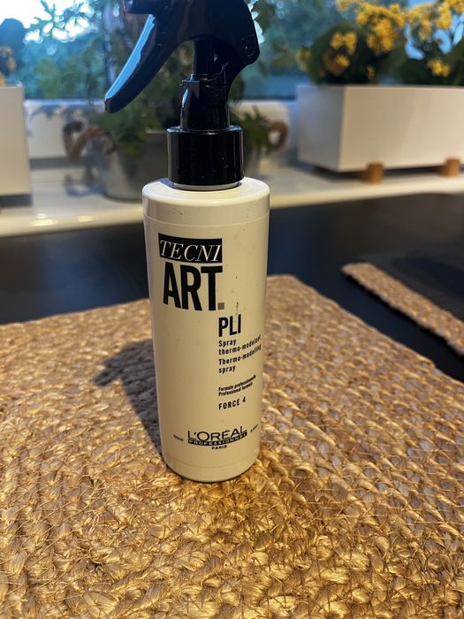 Loreal tecni art spray modelujący