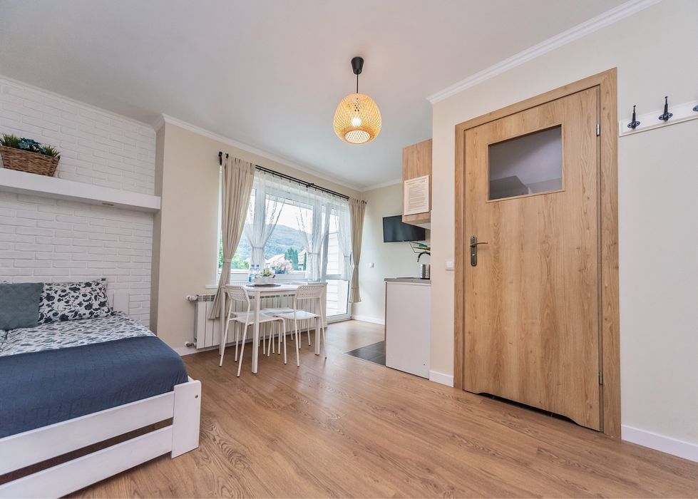 Lato  w górach, nad jeziorem . Apartamenty  z balkonami