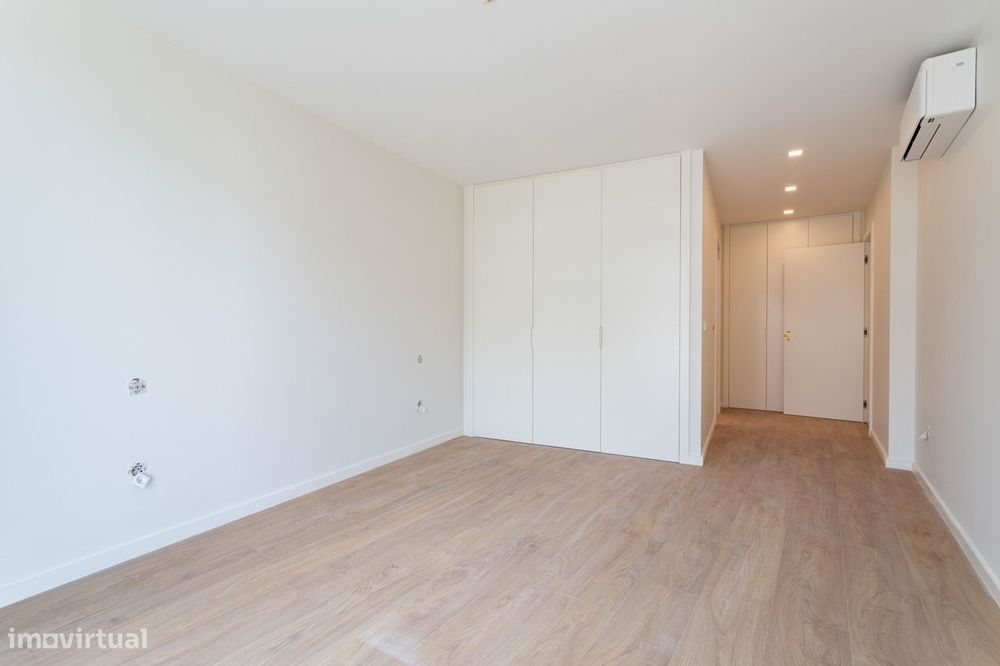Apartamento T3 Novo a Estrear | 3 Suites | Vista Rio | Garagem Box | C