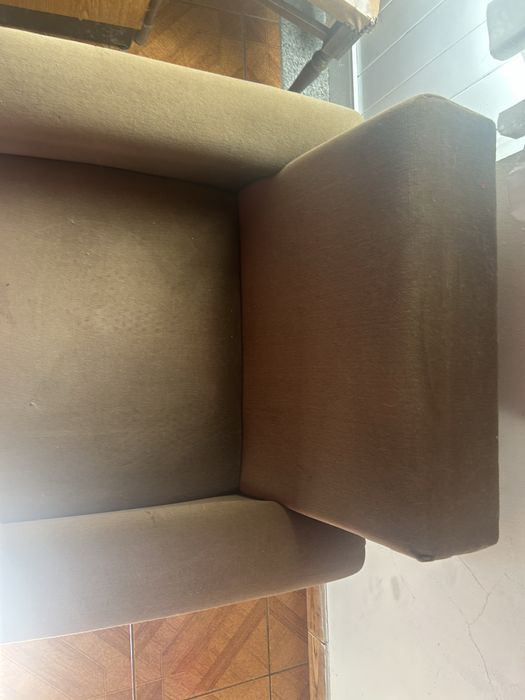 Dois sofas sao os dois iguais por isso so torei foto a um 50€