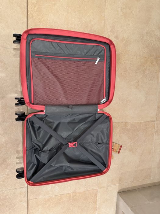 American tourister мала нова валіза S синя червона