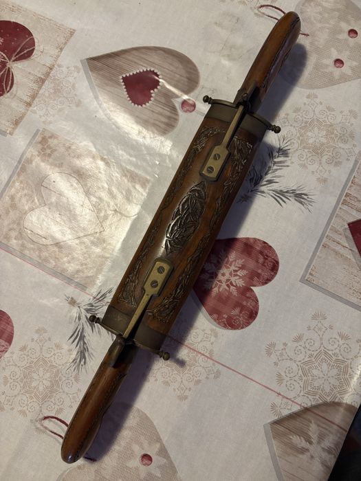 Conjunto Antigo de Trinchar com Suporte em Madeira Entalhada