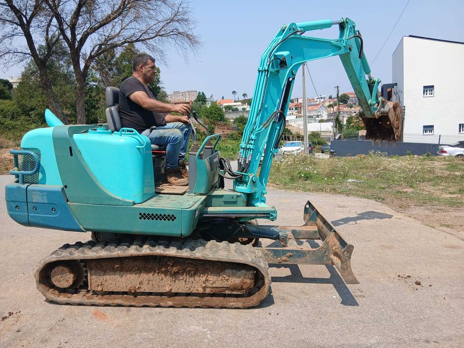 mini giratória yanmar B27