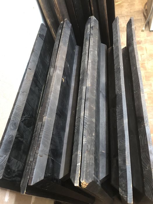 Стільниці з натуральної деревини в непоганому стані