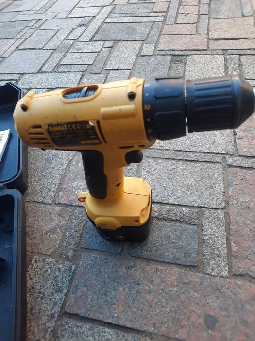 Укумуляторний шуруповерт DeWalt