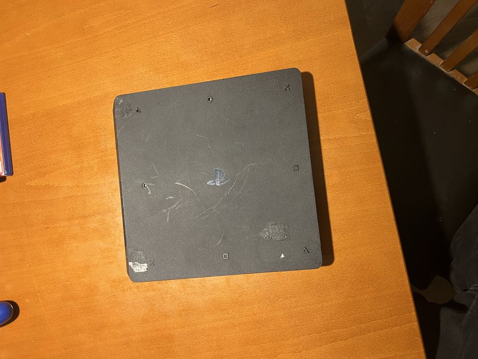 Console PlayStation 4  1Tb 2 comandos e Jogos