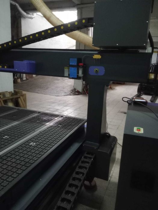 Fresadora CNC de 4 Eixos