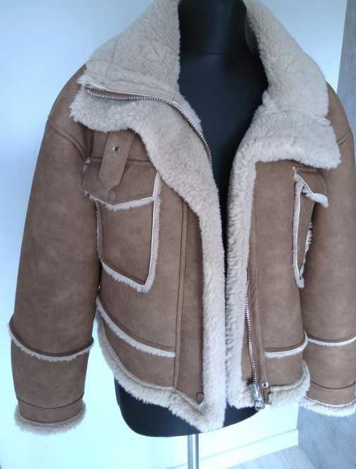 Bershka Jasnobrązowa kurtka damska r. M z imitacji zamszu kożuszek