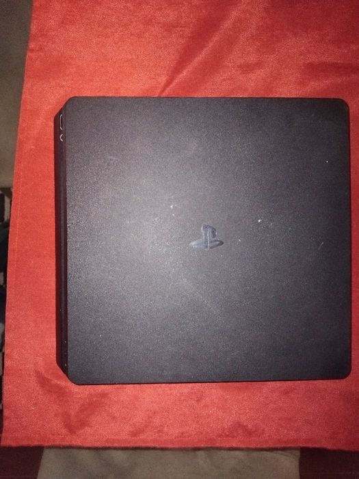 Playstation 4 slim