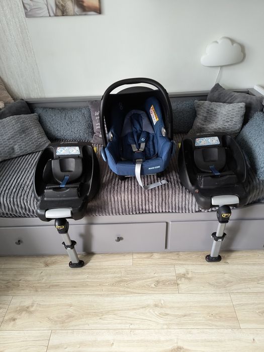 Fotelik i dwie bazy ISOFIX maxi Cosi cabrio fix 0-13 granatowy