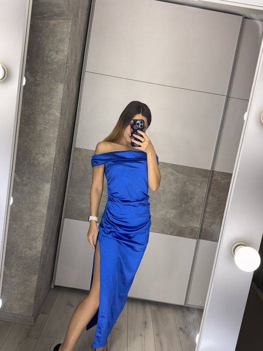 Шикарна сукня в підлогу