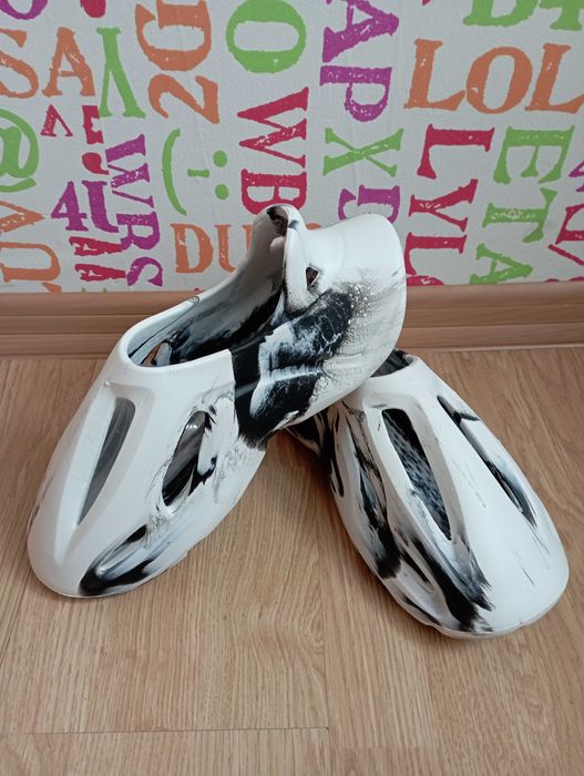 Buty letnie, klapki antypoślizgowe z zamkniętymi palcami