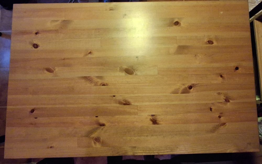 Mesa de Jantar em Madeira + 4 Cadeiras – Bom Estado

Vendo conjunto