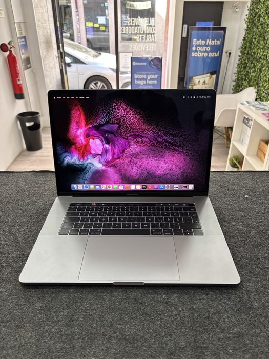 MacBook Pro 15 Core i7 | 512GB | 16GB | Radeon Pro 4GB