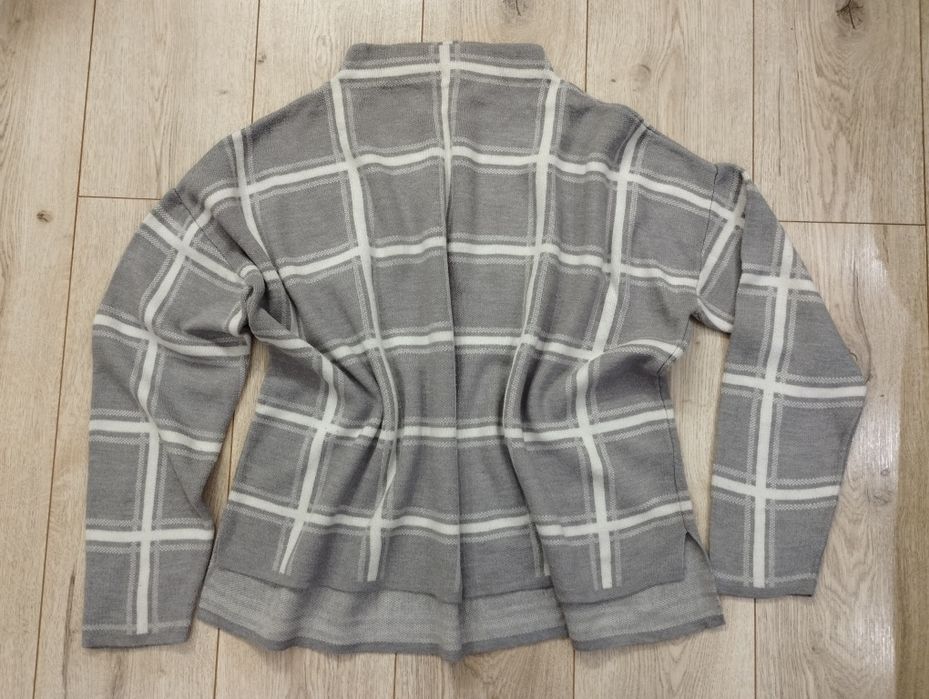 Luźny sweter damski