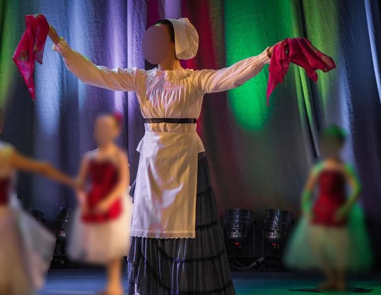 Костюм для театрализованых действий (чепец, фартук, юбка, блузка)