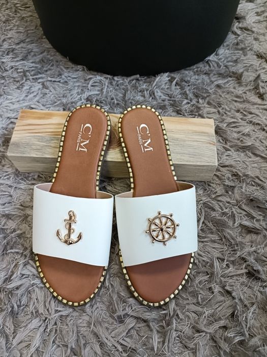 Białe skórzane klapki damskie R 40