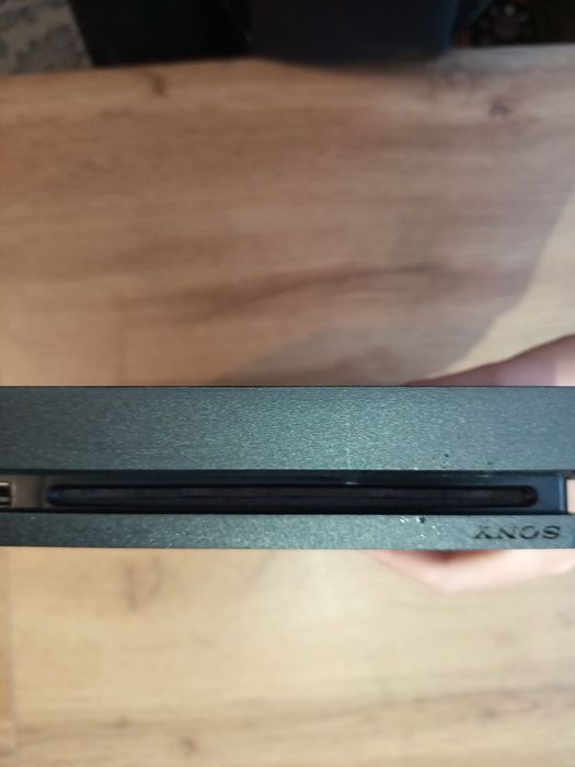 Sprzedam Ps4 używany w bardzo dobrym stanie z dwoma padami