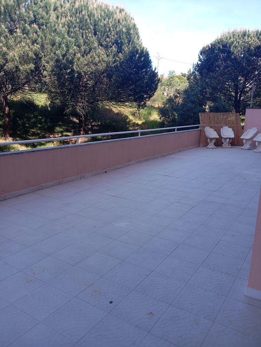 Gabinete e terraço para alugar