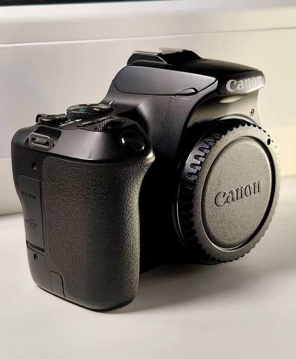 Фотоаппарат Canon 250d