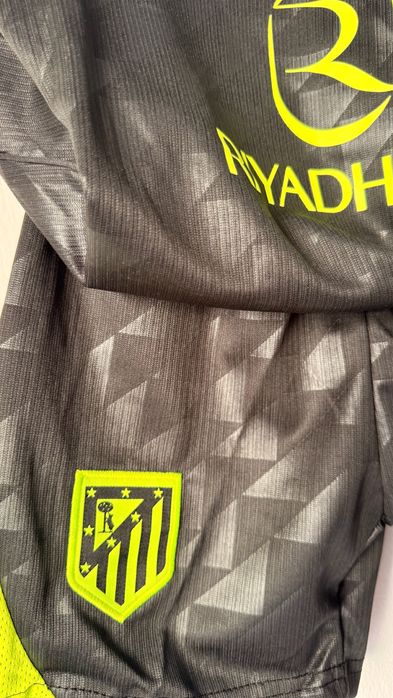Kit criança 4-5 anos Atletico de madrid conjunto camisola e calções alternativo