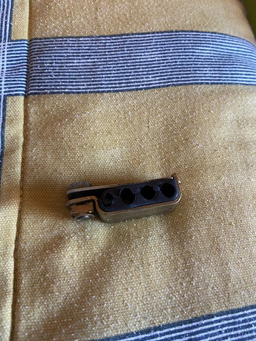 Peça para prender tubos injetores / tubos de injeção