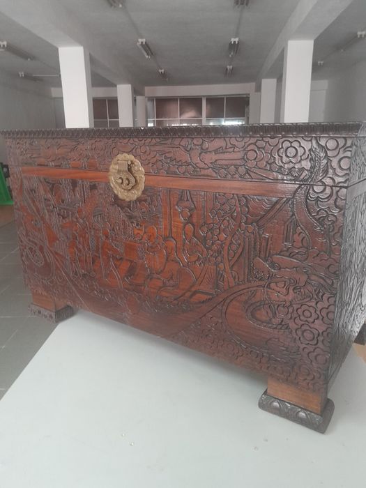 Arca/Bau de madeira trabalhada