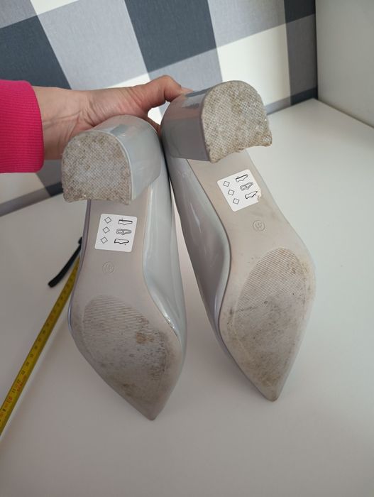 Szare lakierowane buty na obcasie, rozmiar 41!