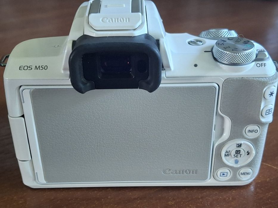 Фотокамера Canon m50