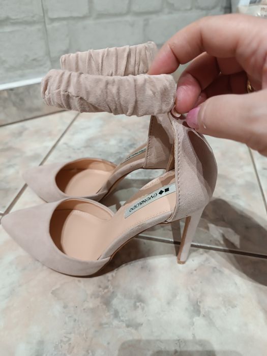 Piękne damski buty na obcasie