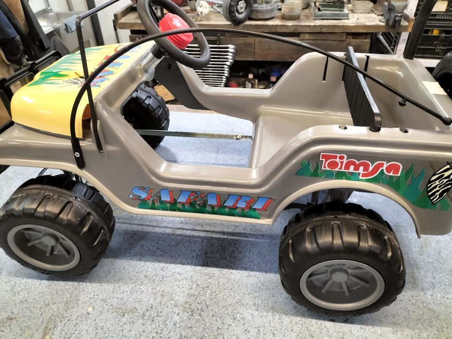 Carrinho a pedais Jeep Safari da Toimsa