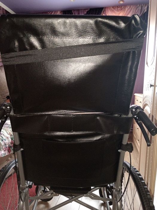 Інвалідний візок з високою спинкою та санітарним оснащення. Стан:новий