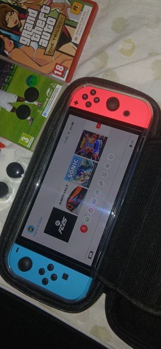 Nintendo Switch OLED (Como Nova) + Garantia + EA Sports FC 25 + Extras