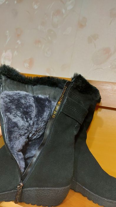 Сапожки новые р 39 кожа нат. на танкетке , цегейка