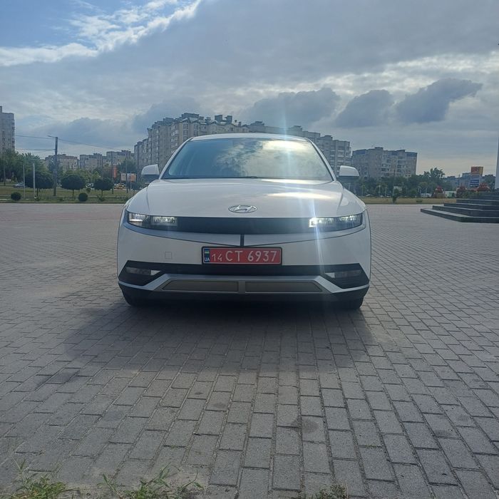 Ionik 5  2023року
