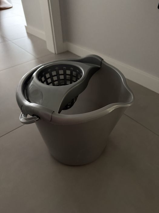 Balde limpeza cinzento