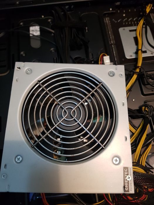 Блок питания чифтек 700 ват