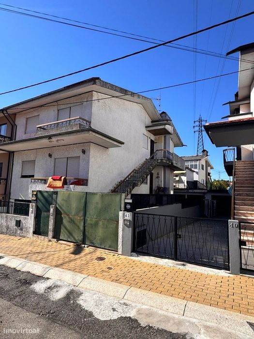 Andar de moradia T3 com garagem, em Ermesinde
