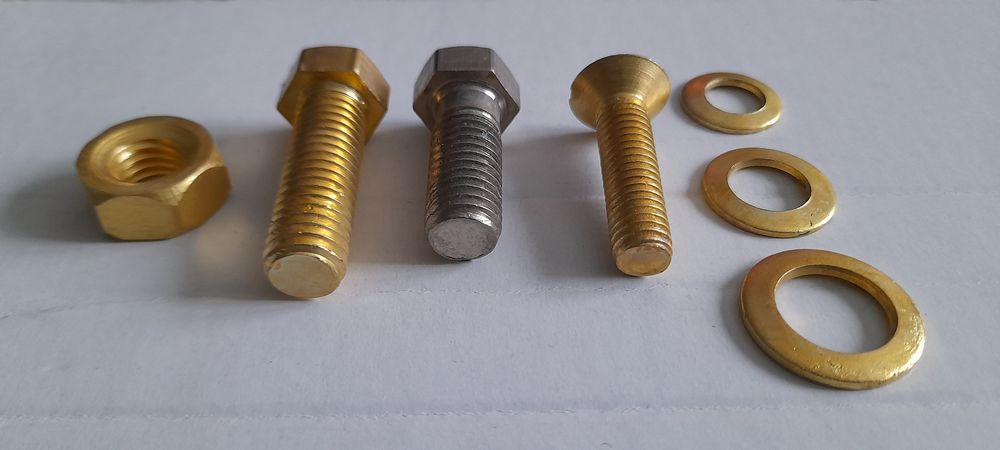 Латунный крепеж М 10 и М 8.