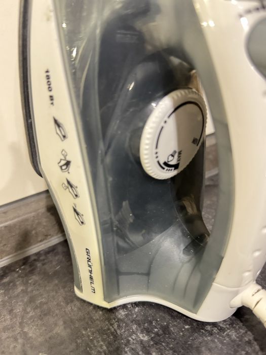 Парова Праска Grunhelm EI8817AG