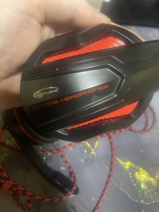 Наушники ( работает одно ухо )