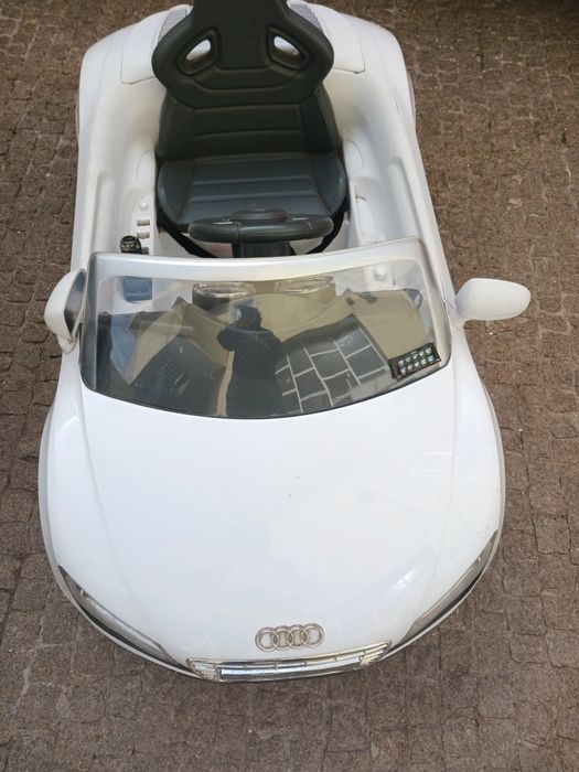 Used Children's Electric Audi R8 Car with Accessories for Sale450667943381575680