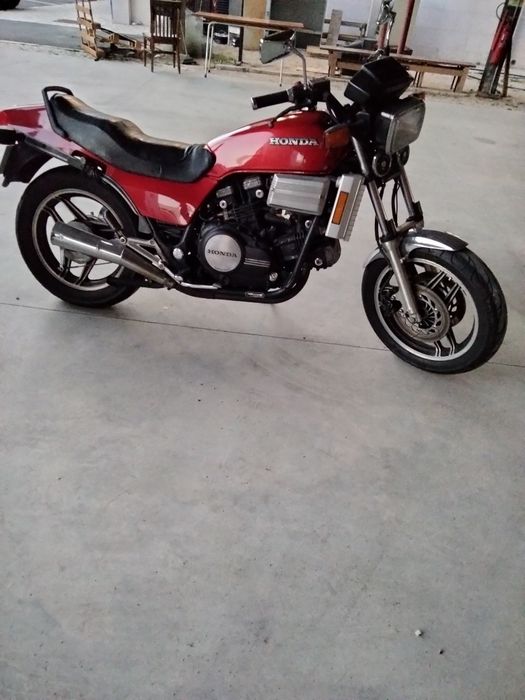 Honda VF sabre 750 de 1984 em bom estado