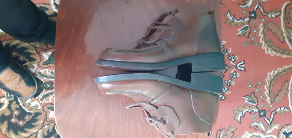 Ботінки 40 розміру