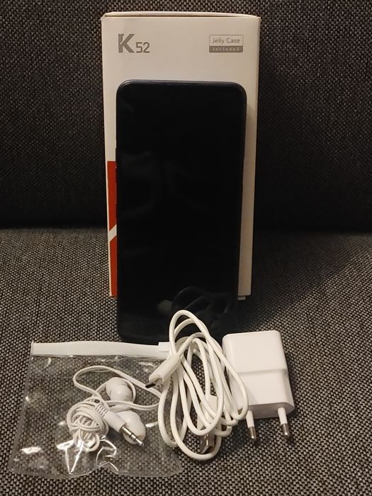 Telefon.  LG K52