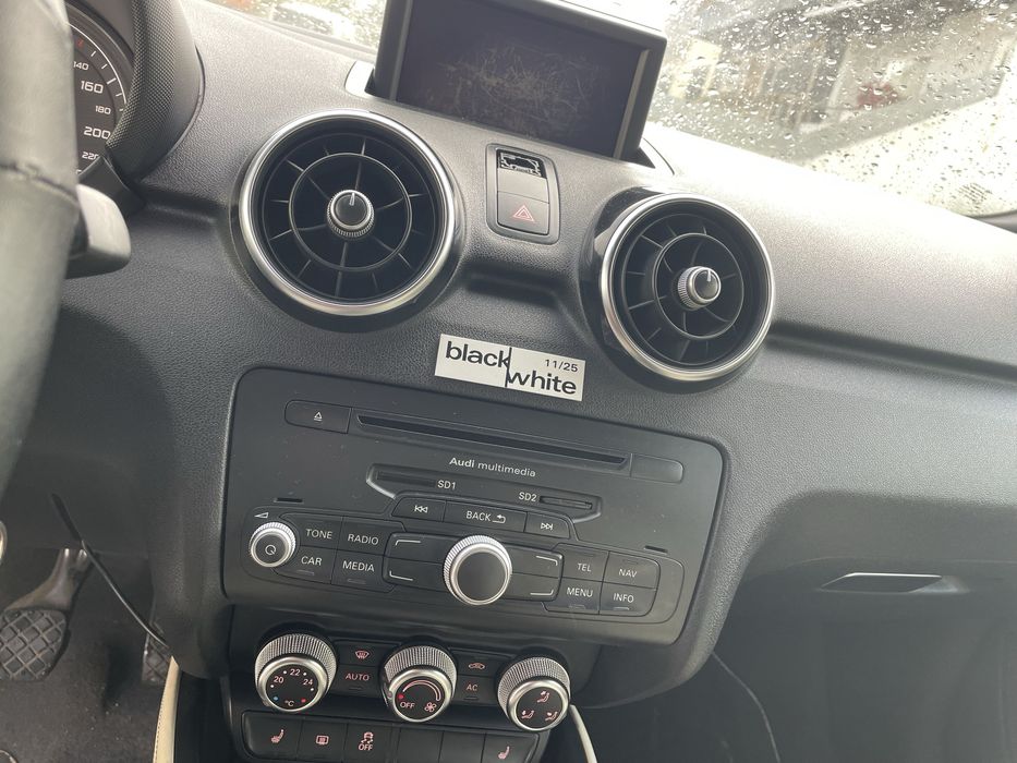 Audi A1  1600 TDI  Edicao Lda. 11/25 Black Wite