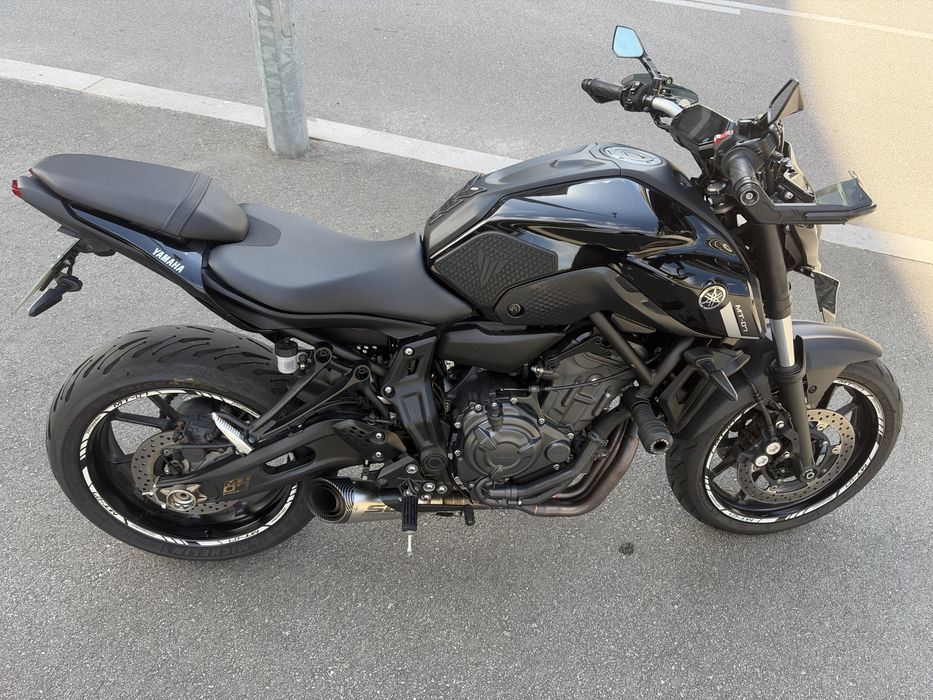 Yamaha MT - 07 pure black full power